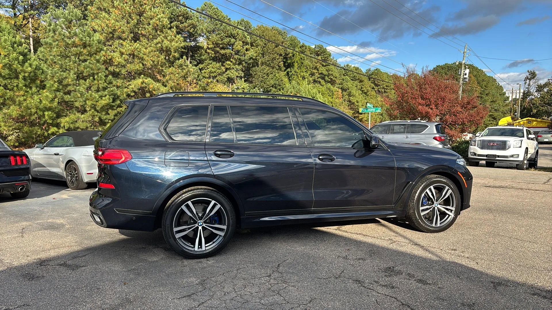 Used 2020 BMW X7 xDrive40i w/ M Sport Package image 2
