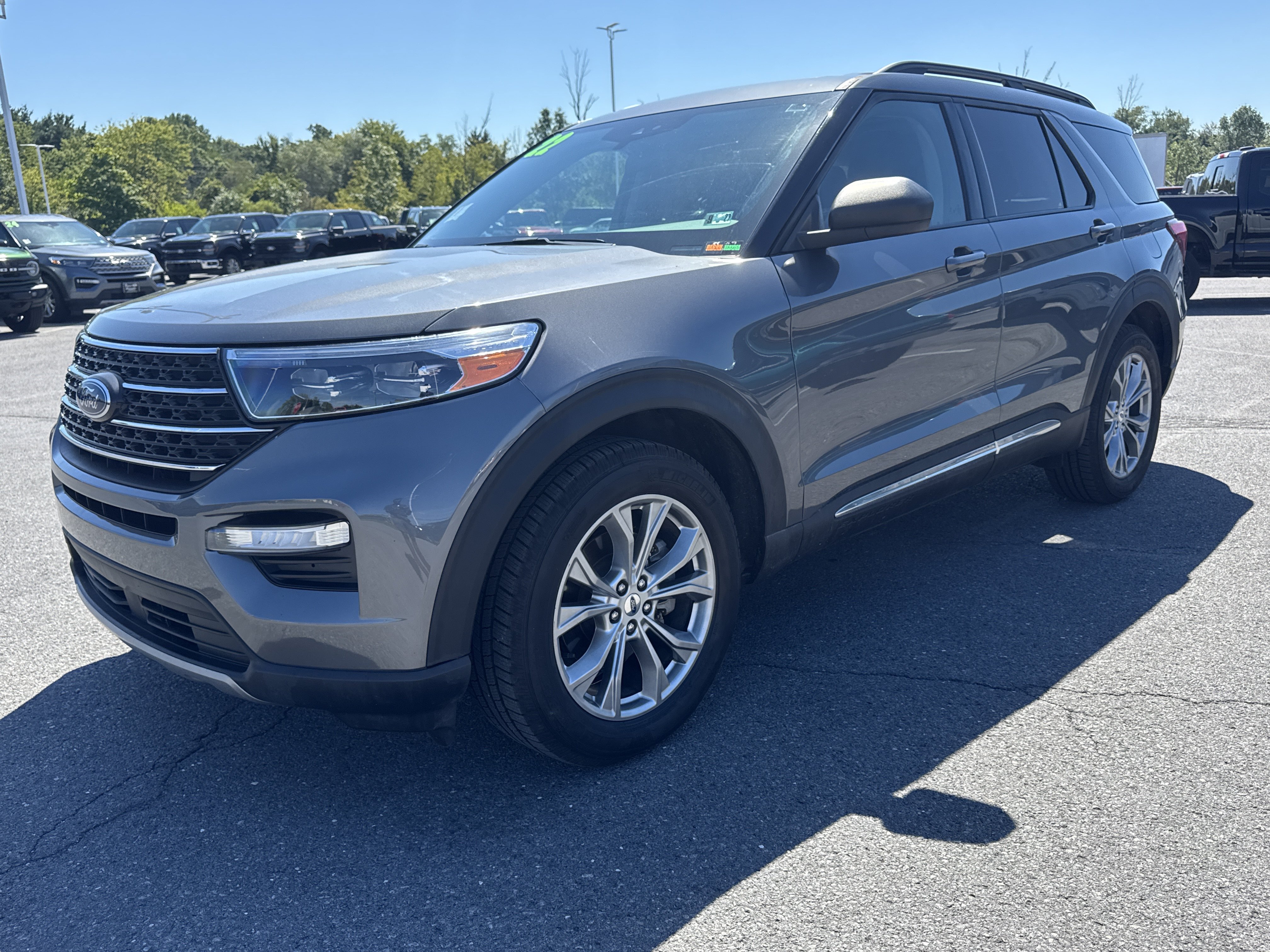 Used 2022 Ford Explorer XLT w/ Equipment Group 202A AWD/4WD image 6