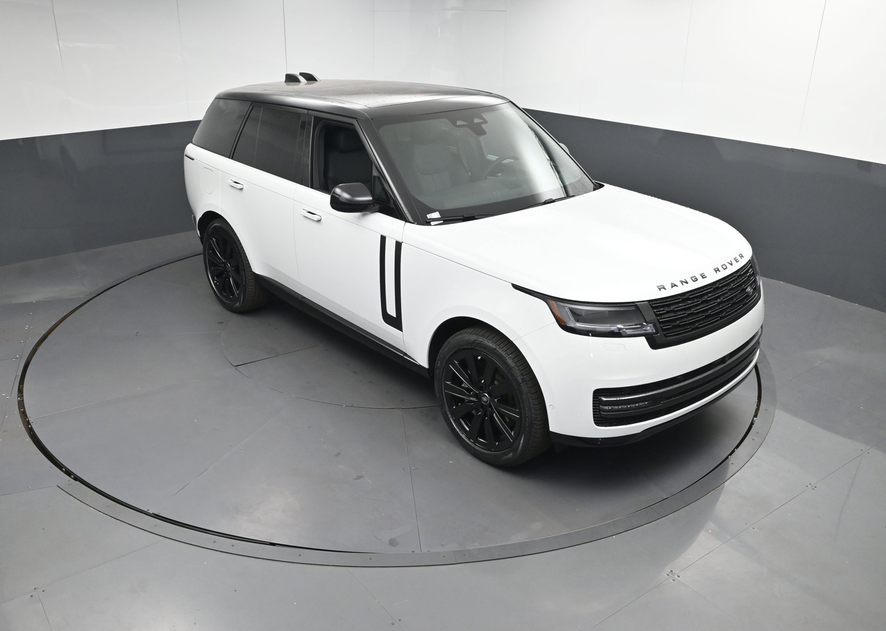 New 2025 Land Rover Range Rover SE image 35