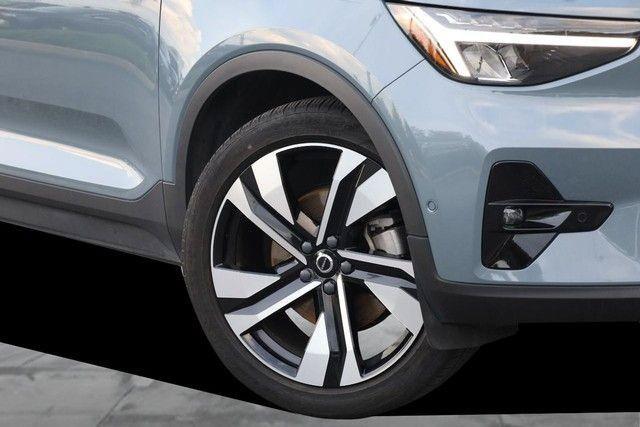 Used 2023 Volvo XC40 B5 Ultimate w/ Protection Package Premier AWD/4WD image 3