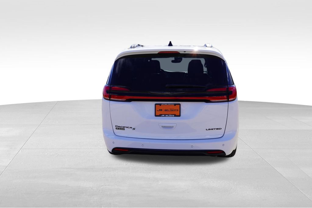 Used 2025 Chrysler Pacifica Limited image 6