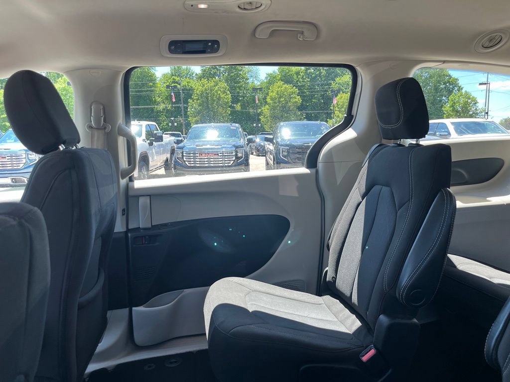 Used 2023 Chrysler Voyager LX FWD image 19