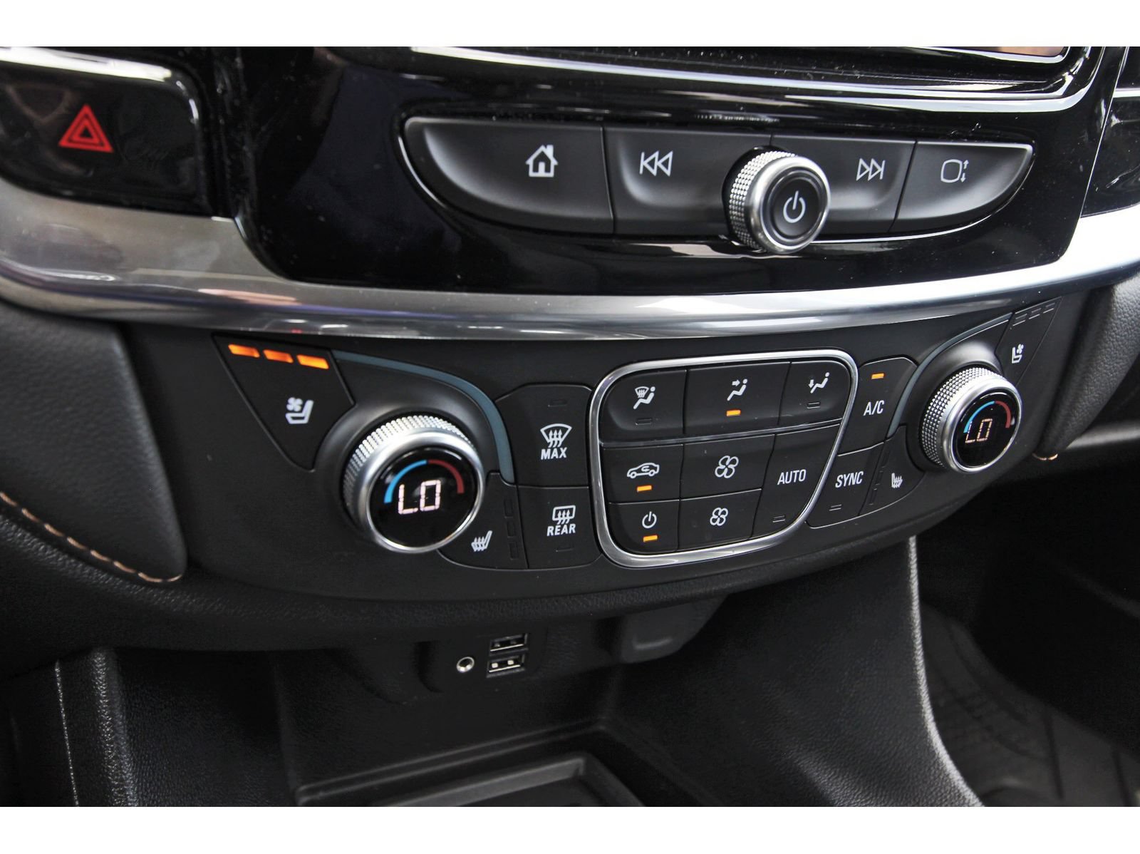 Used 2021 Chevrolet Traverse Premier w/ LPO, Floor Liner Package FWD image 29