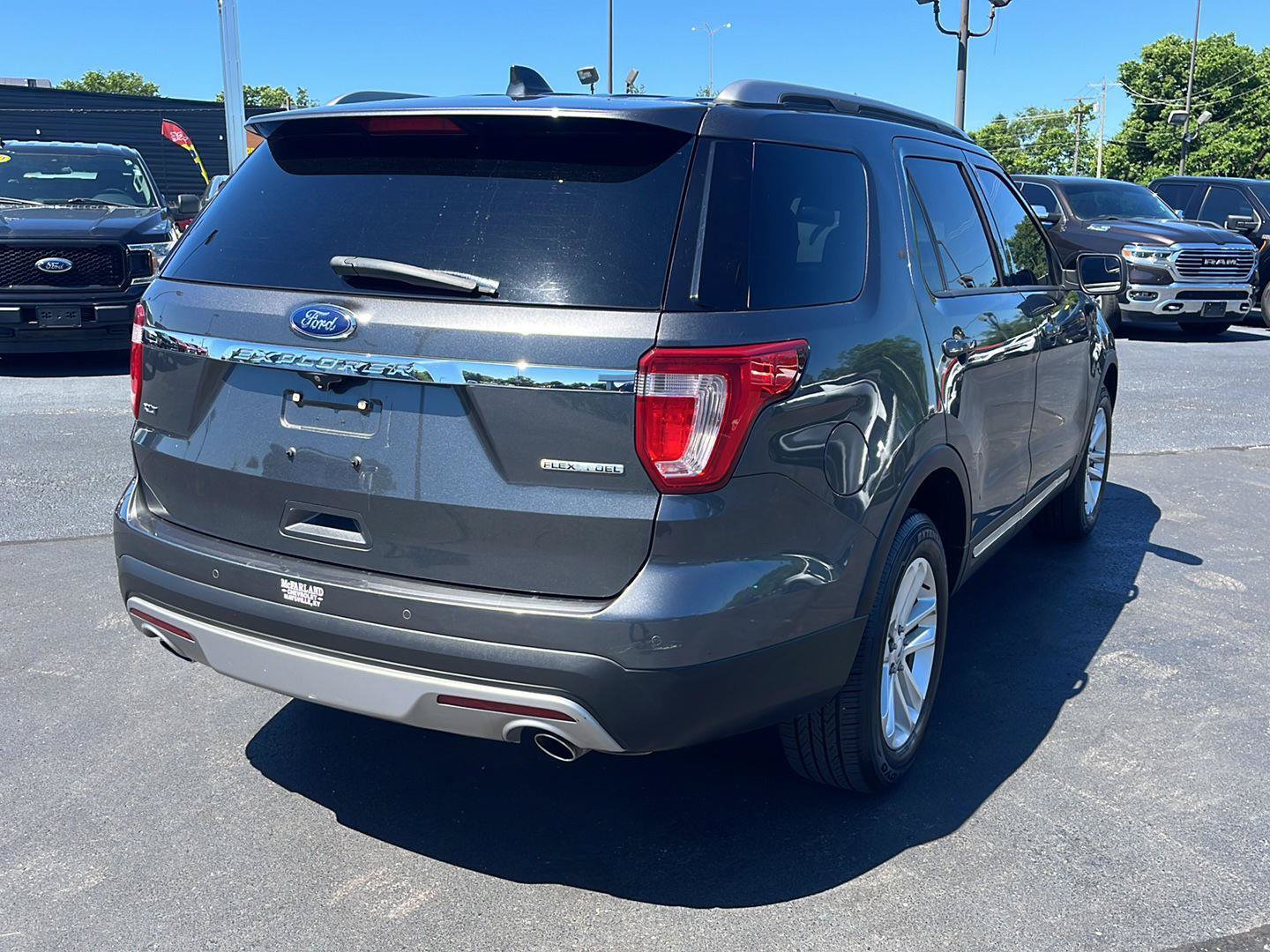Used 2016 Ford Explorer XLT FWD image 5