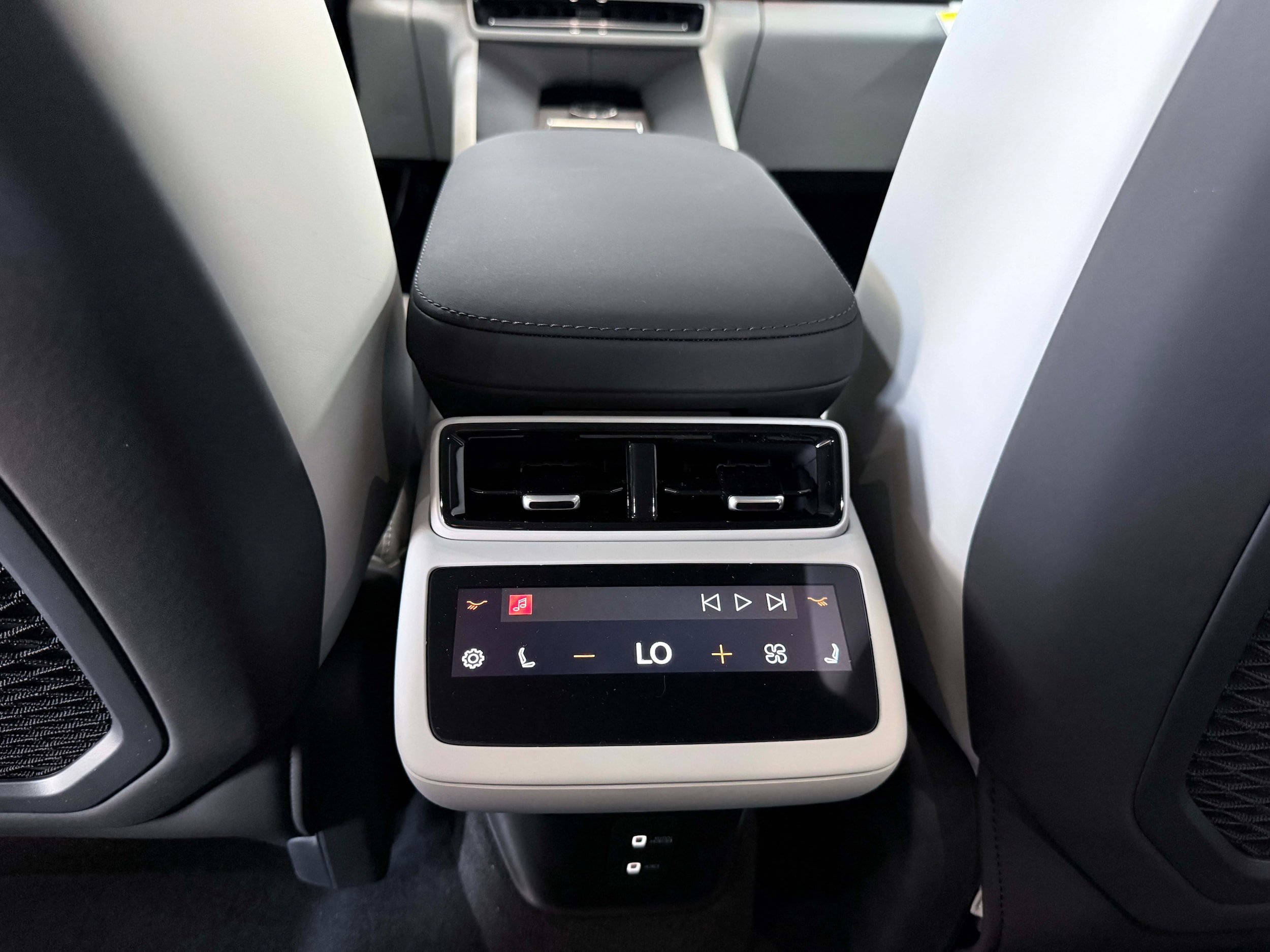 New 2026 Polestar Polestar 4 w/ Performance Pack AWD/4WD image 18