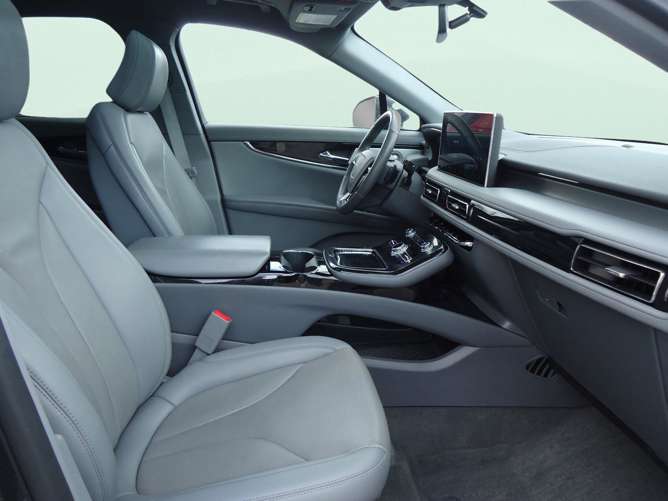 Used 2023 Lincoln Nautilus Reserve w/ Equipment Group 202A image 26