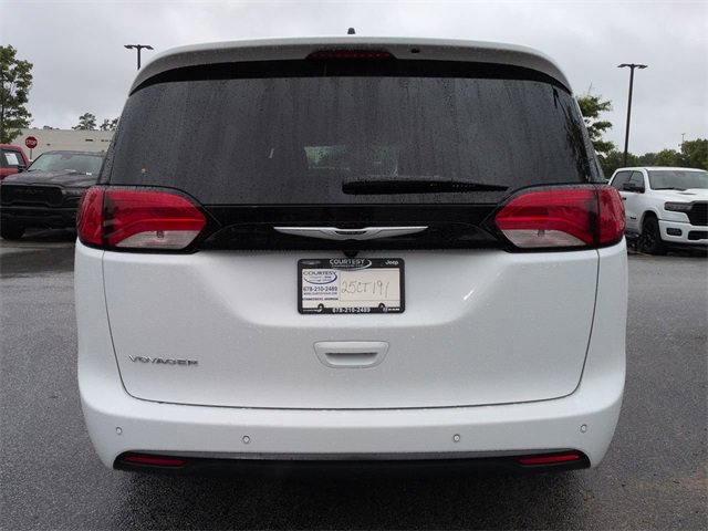 New 2025 Chrysler Voyager LX image 5