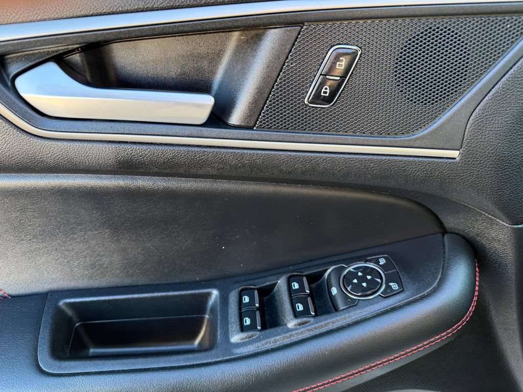Used 2024 Ford Edge ST-Line AWD/4WD image 18