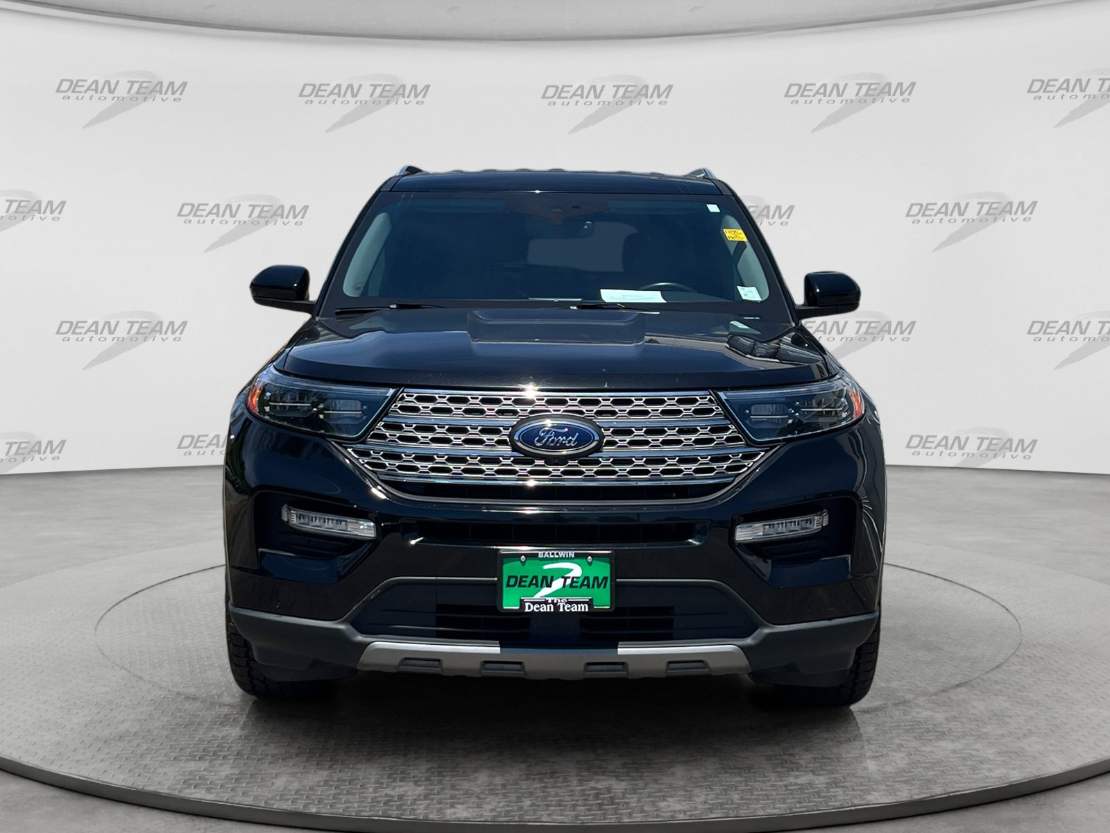 Used 2023 Ford Explorer Limited AWD/4WD image 2