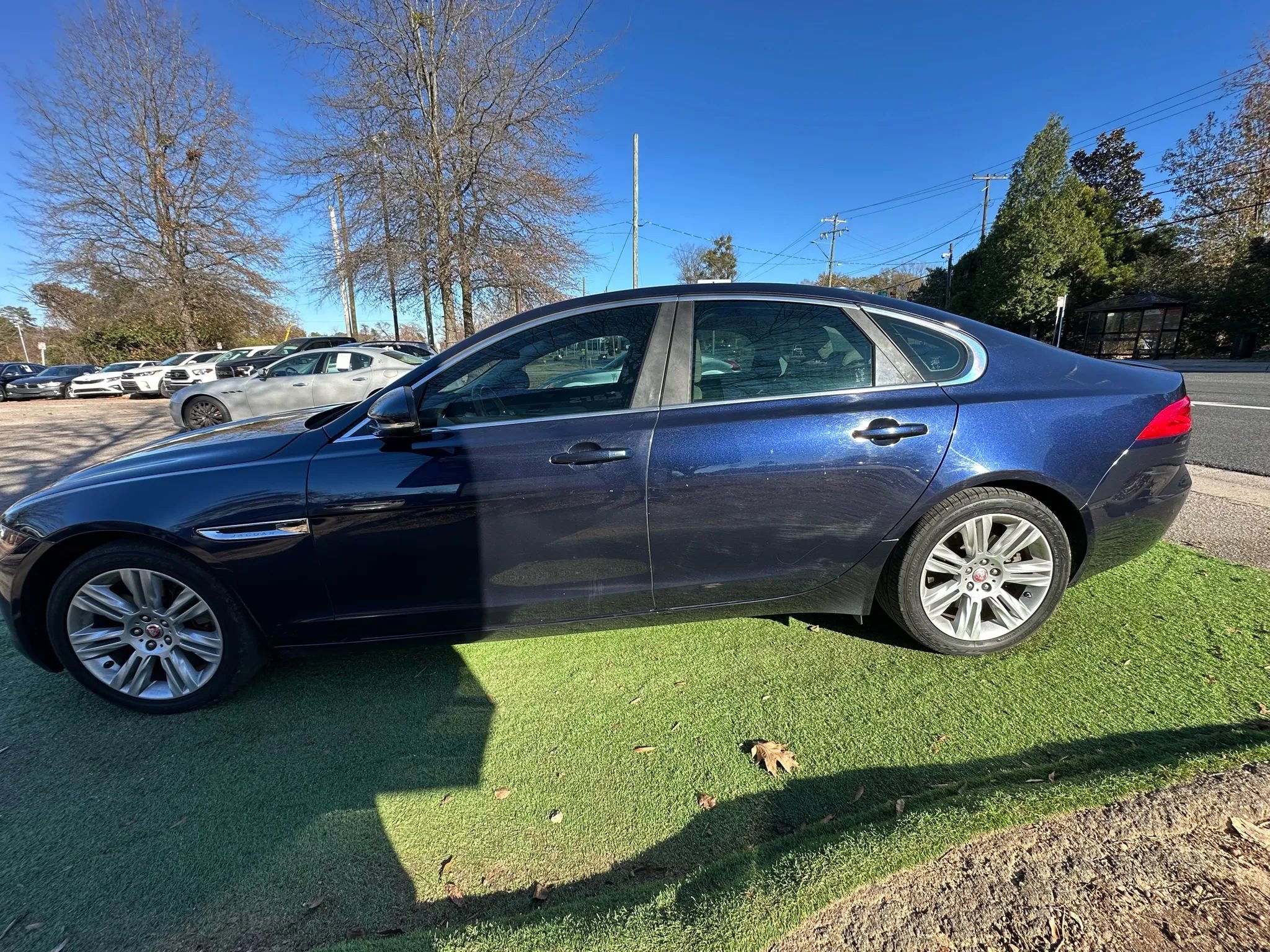 Used 2017 Jaguar XF Premium image 7