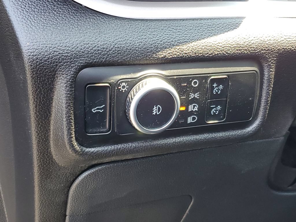 Used 2024 Ford Explorer XLT w/ Equipment Group 202A AWD/4WD image 13