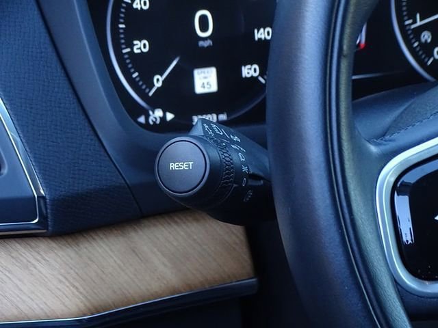 Used 2022 Volvo XC90 T6 Momentum w/ Climate Package image 19