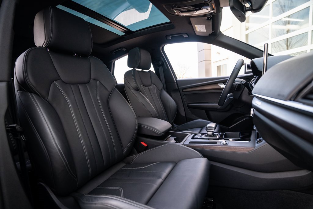 Used 2023 Audi Q5 2.0T Premium w/ Convenience Package image 16