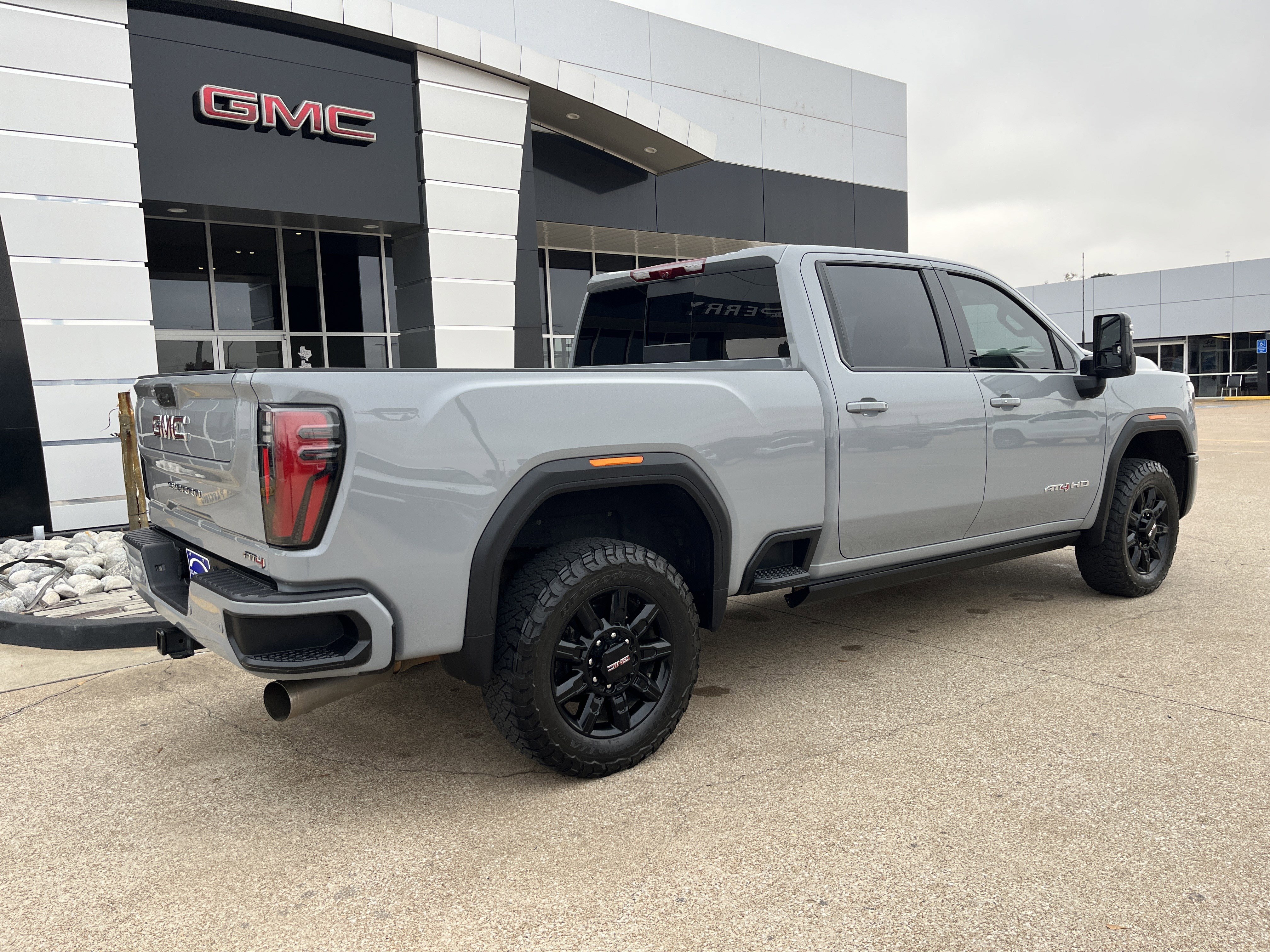 Used 2025 GMC Sierra 2500 AT4 w/ AT4 Premium Plus Package image 3