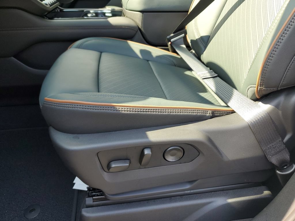 New 2026 GMC Yukon AT4 w/ AT4 Premium Plus Package AWD/4WD image 19