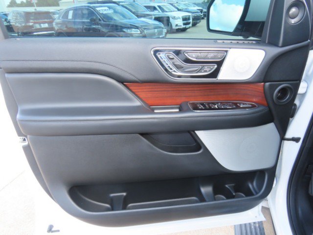 Used 2020 Lincoln Navigator Reserve w/ Equipment Group 208A Reserve AWD/4WD image 24