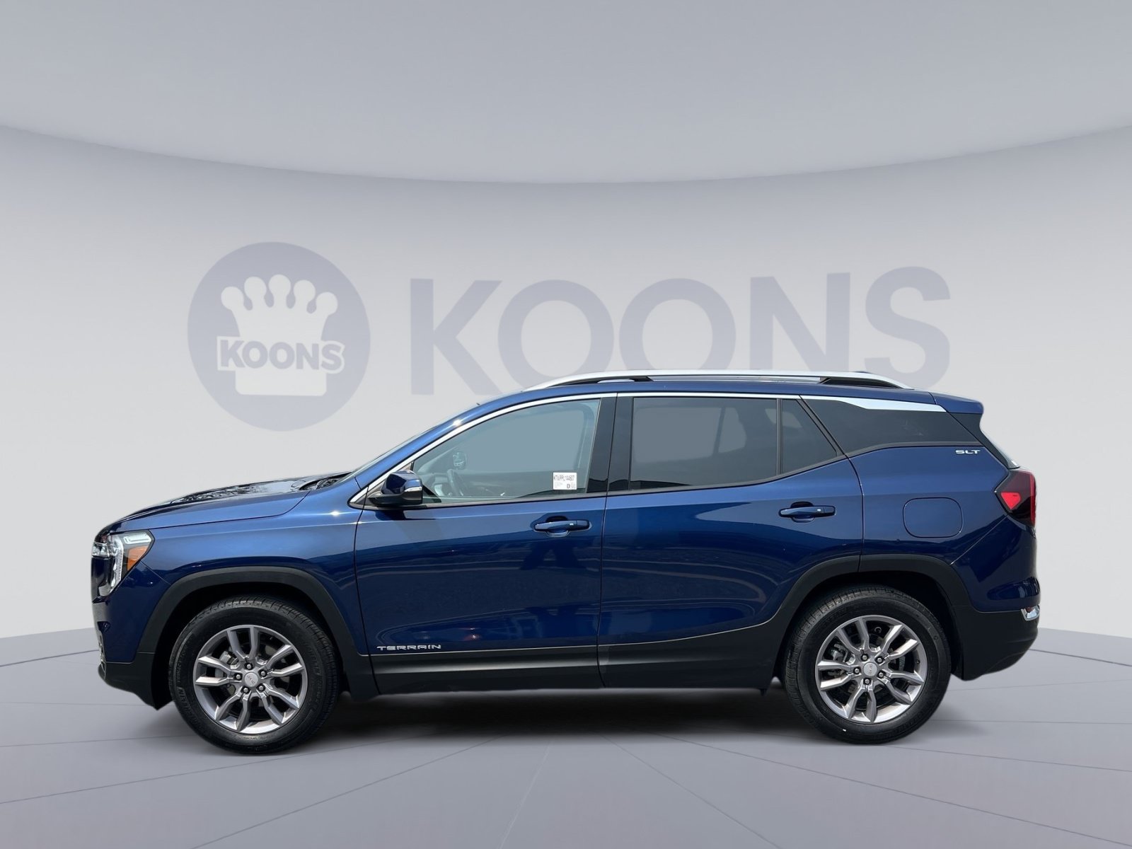 Used 2023 GMC Terrain SLT AWD/4WD image 2