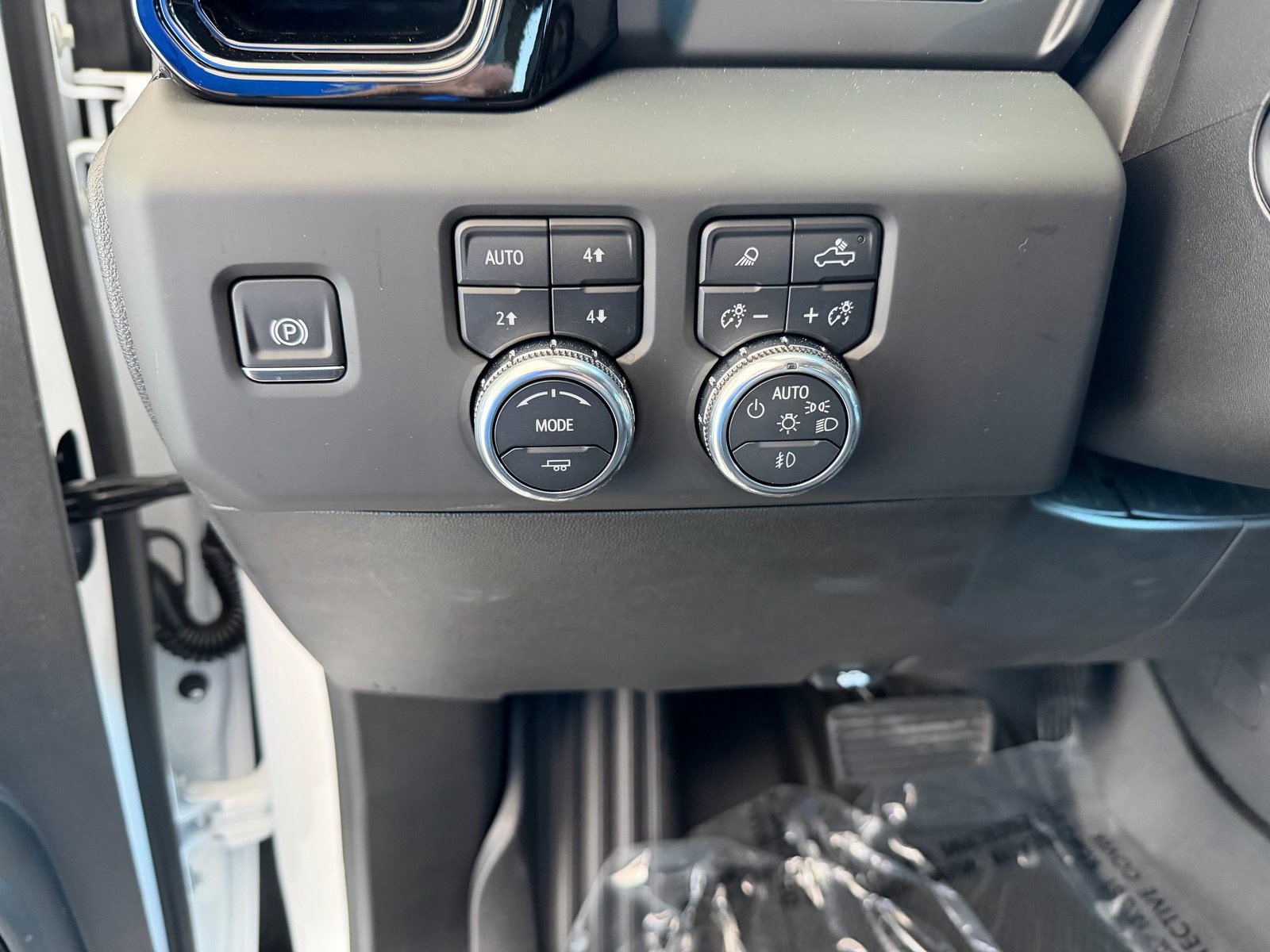 Used 2025 GMC Sierra 1500 AT4 image 13