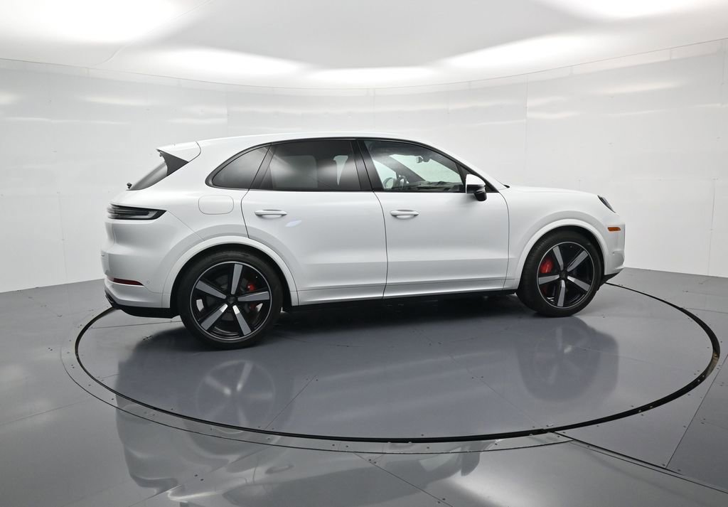 Certified 2025 Porsche Cayenne Turbo AWD/4WD image 31