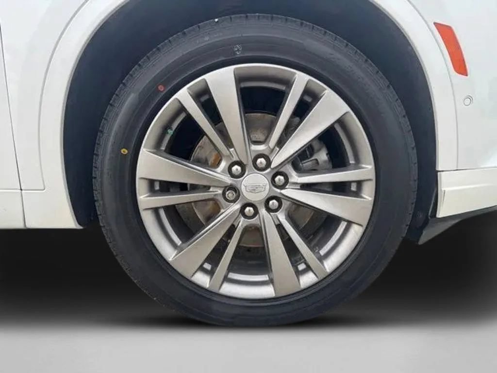 Used 2024 Cadillac XT6 Premium Luxury w/ Technology Package AWD/4WD image 32