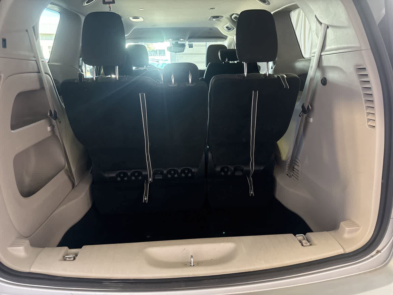 Used 2023 Chrysler Voyager LX image 15