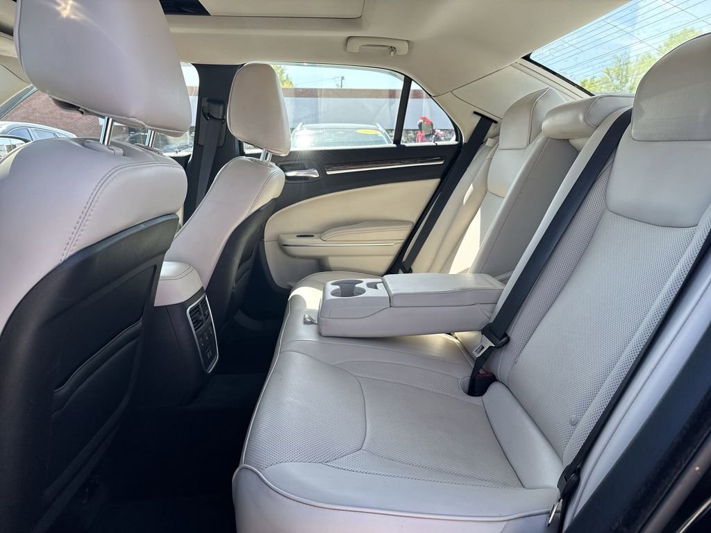 Used 2015 Chrysler 300 C image 22