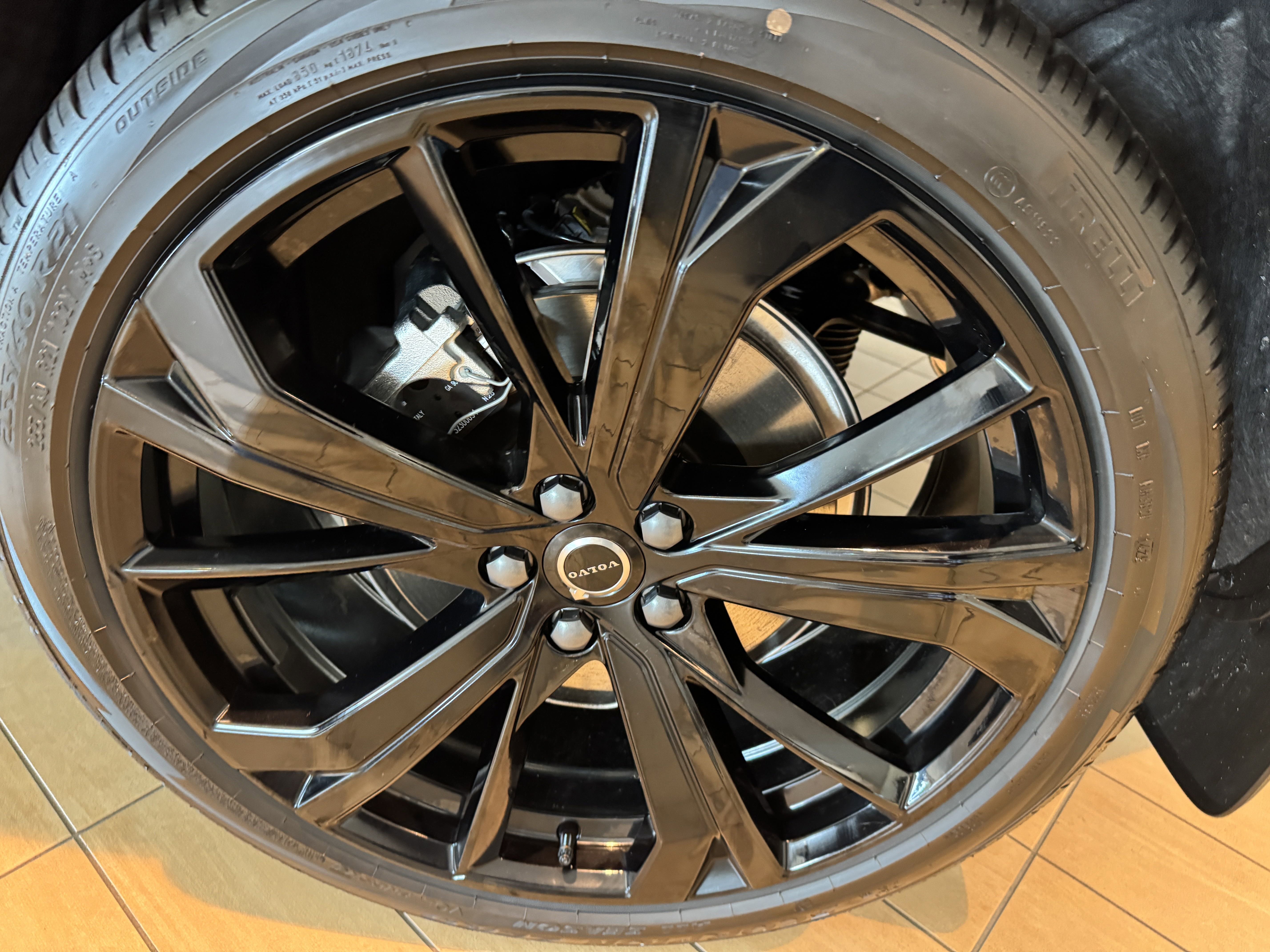 New 2026 Volvo XC60 B5 Ultra w/ Climate Package image 30
