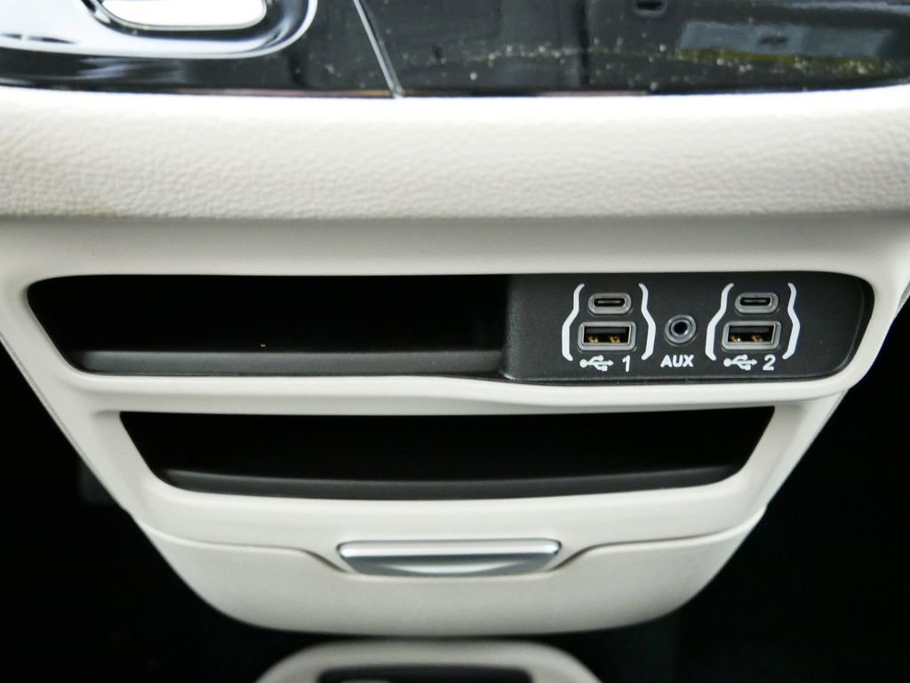 New 2024 Chrysler Pacifica Touring-L image 49