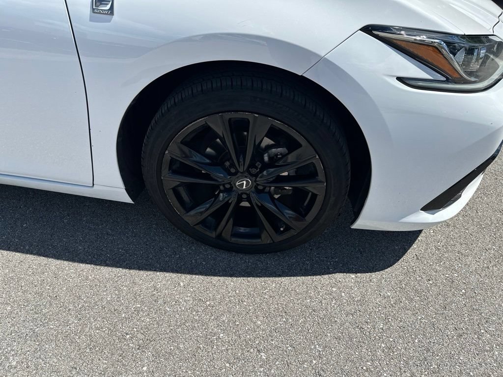 Used 2022 Lexus ES 300h F Sport w/ Accessory Package FWD image 3