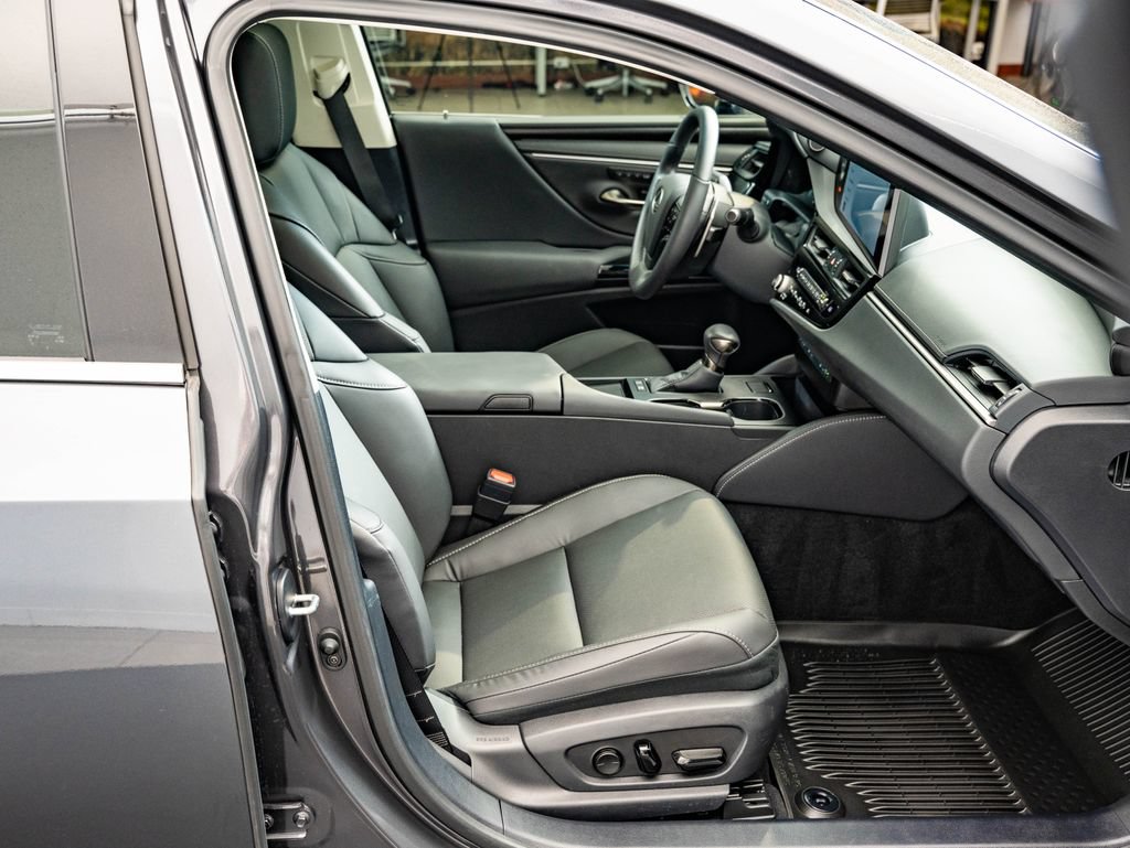Certified 2025 Lexus ES 300h F Sport FWD image 23
