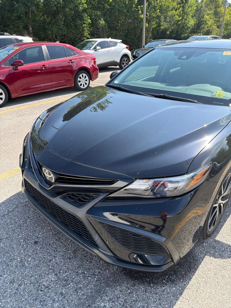 Used 2023 Toyota Camry SE FWD image 1