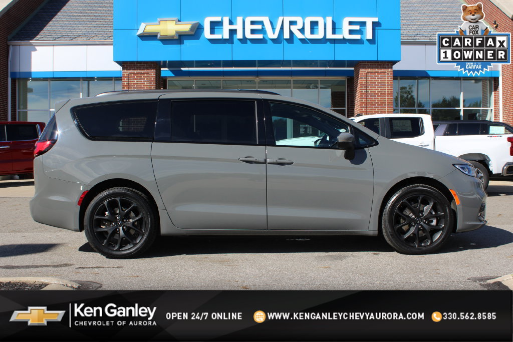 Used 2023 Chrysler Pacifica Touring-L w/ S Appearance Package