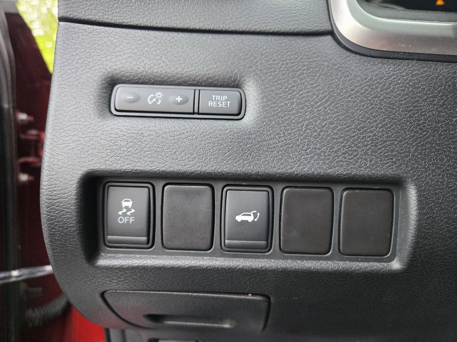 Used 2015 Nissan Murano SL w/ SL Technology Package FWD image 16