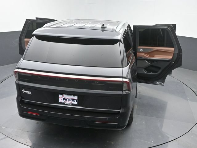 Used 2025 Lincoln Navigator Reserve AWD/4WD image 57