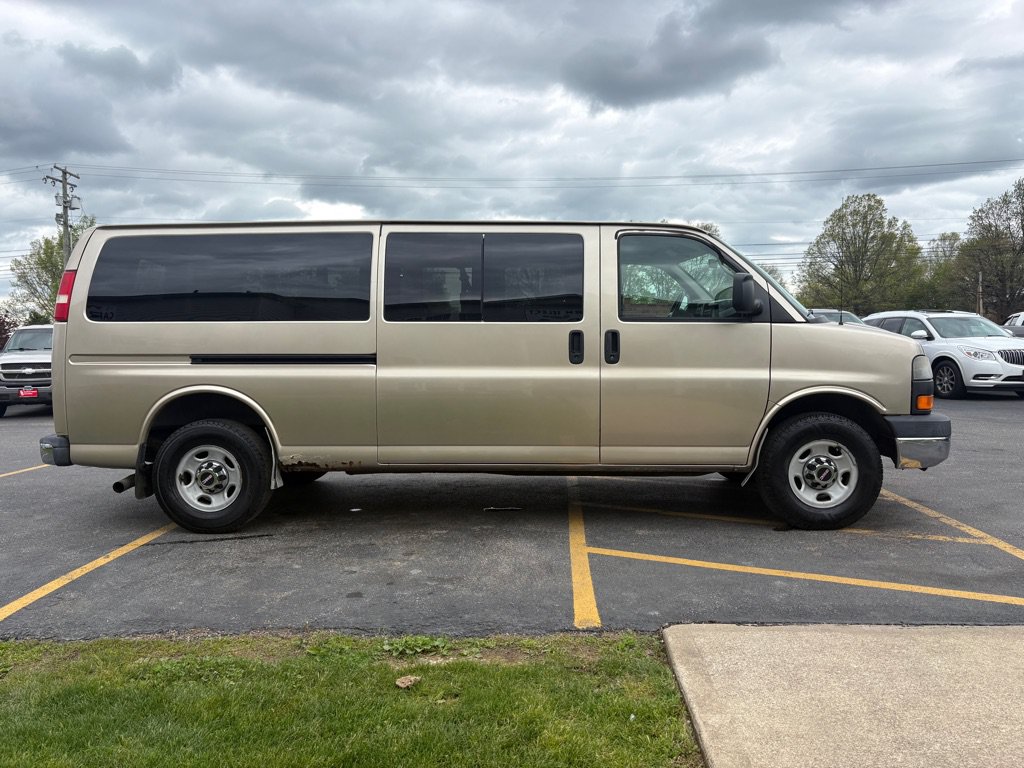 Used 2008 GMC Savana 3500 Extended Passenger w/ LT Preferred Equipment Group RWD image 5