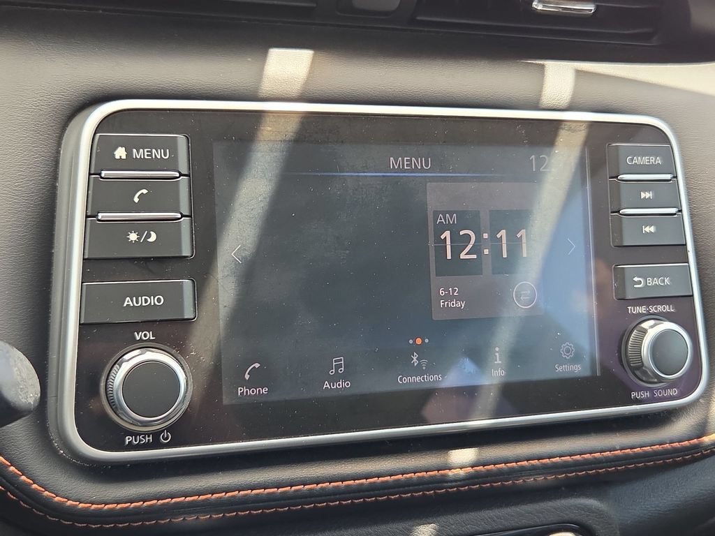 Used 2018 Nissan Kicks SR w/ Interior Electronics Package FWD image 12