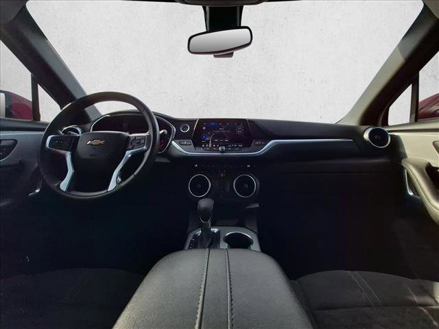 Used 2022 Chevrolet Blazer LT FWD image 2
