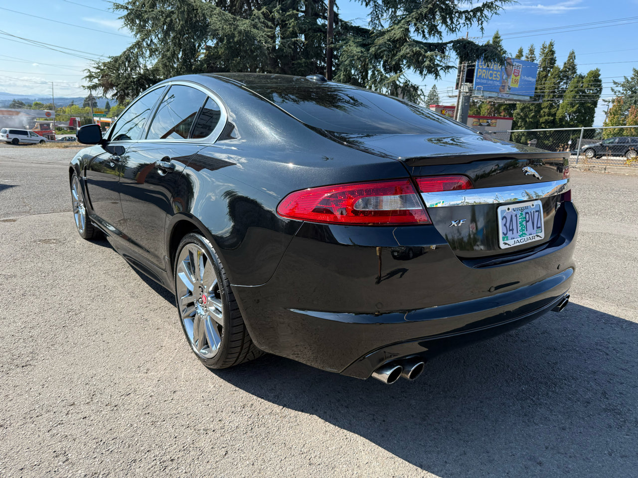 Used 2010 Jaguar XF R image 3
