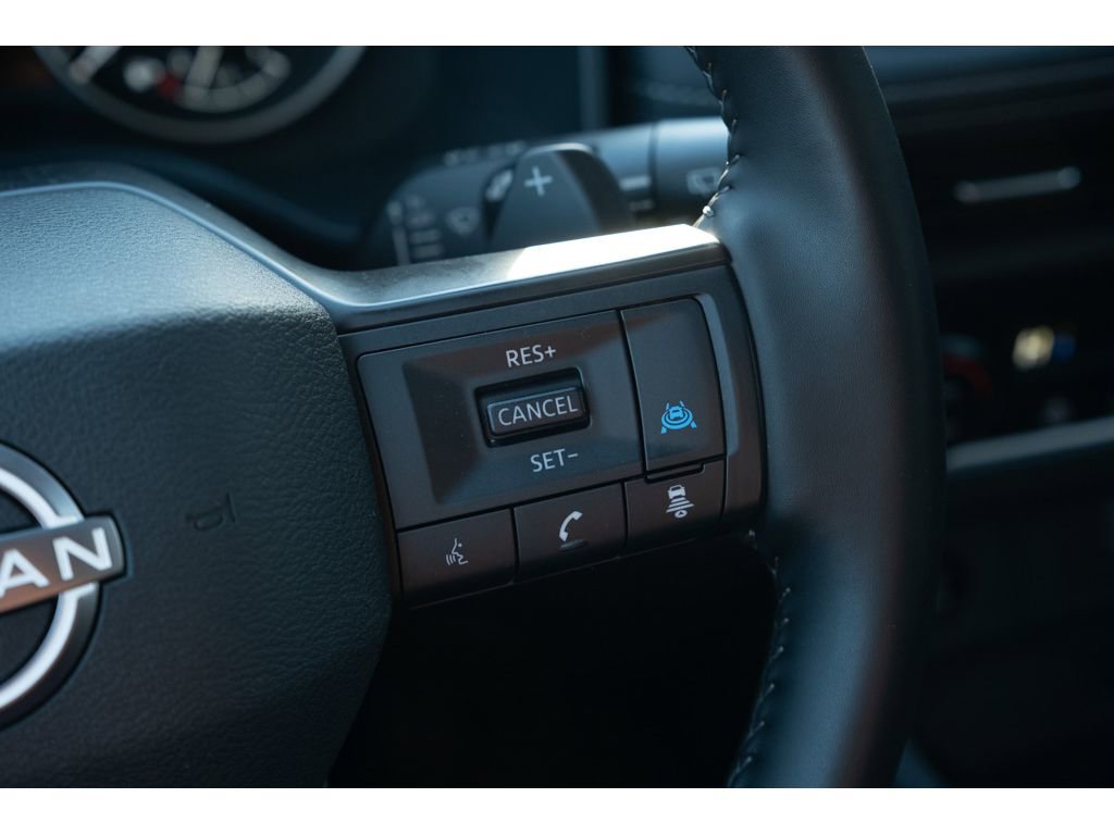 Used 2025 Nissan Rogue SV w/ SV Premium Package image 18