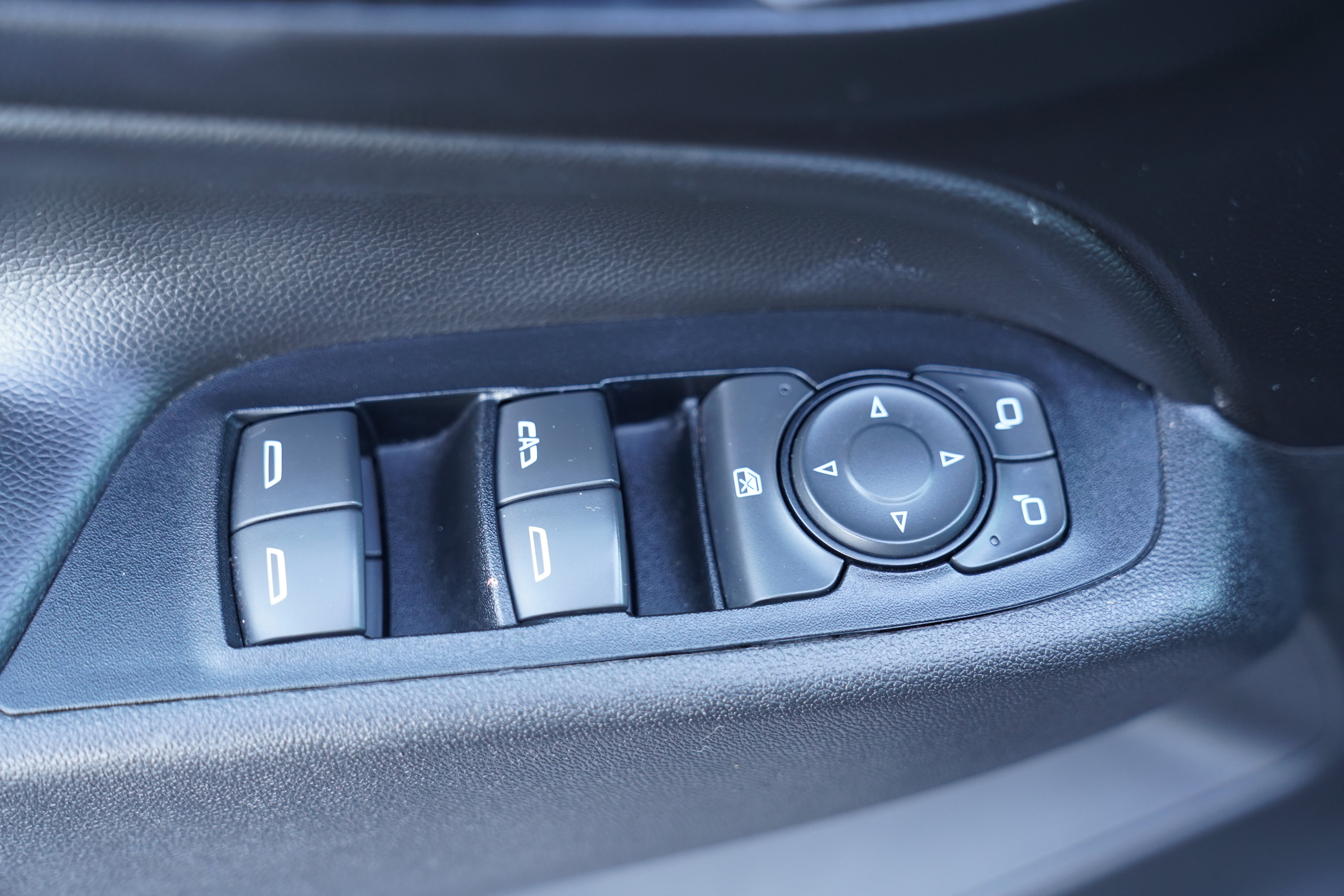Used 2018 Chevrolet Equinox LT AWD/4WD image 16
