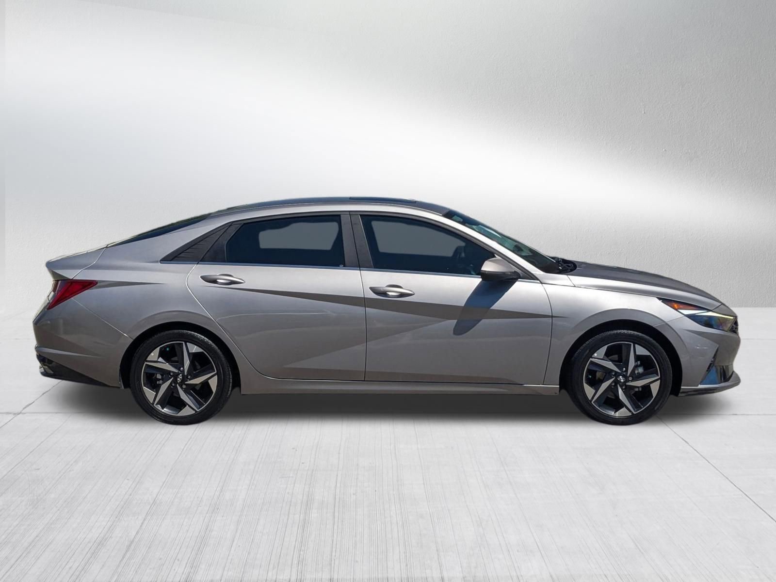 Used 2023 Hyundai Elantra Limited image 6