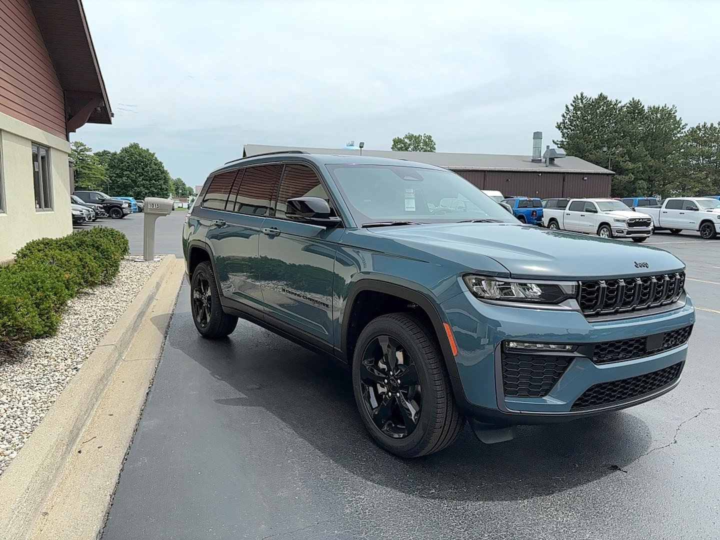 New 2026 Jeep Grand Cherokee L Limited w/ Limited Altitude Package AWD/4WD image 4