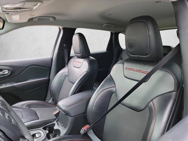 Used 2022 Jeep Cherokee Trailhawk AWD/4WD image 10