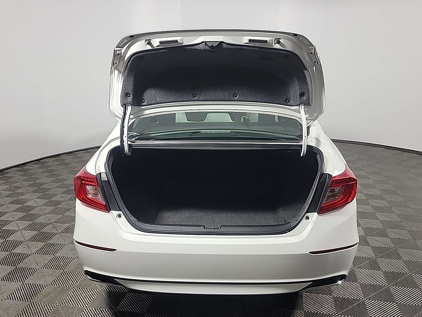 Certified 2018 Honda Accord LX image 8