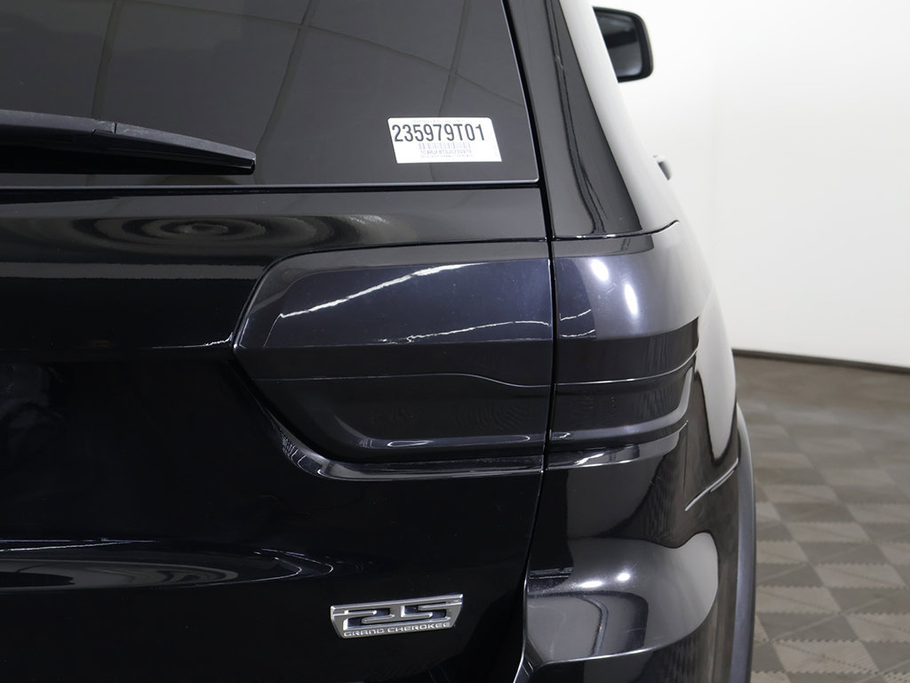 Used 2018 Jeep Grand Cherokee Limited AWD/4WD image 15