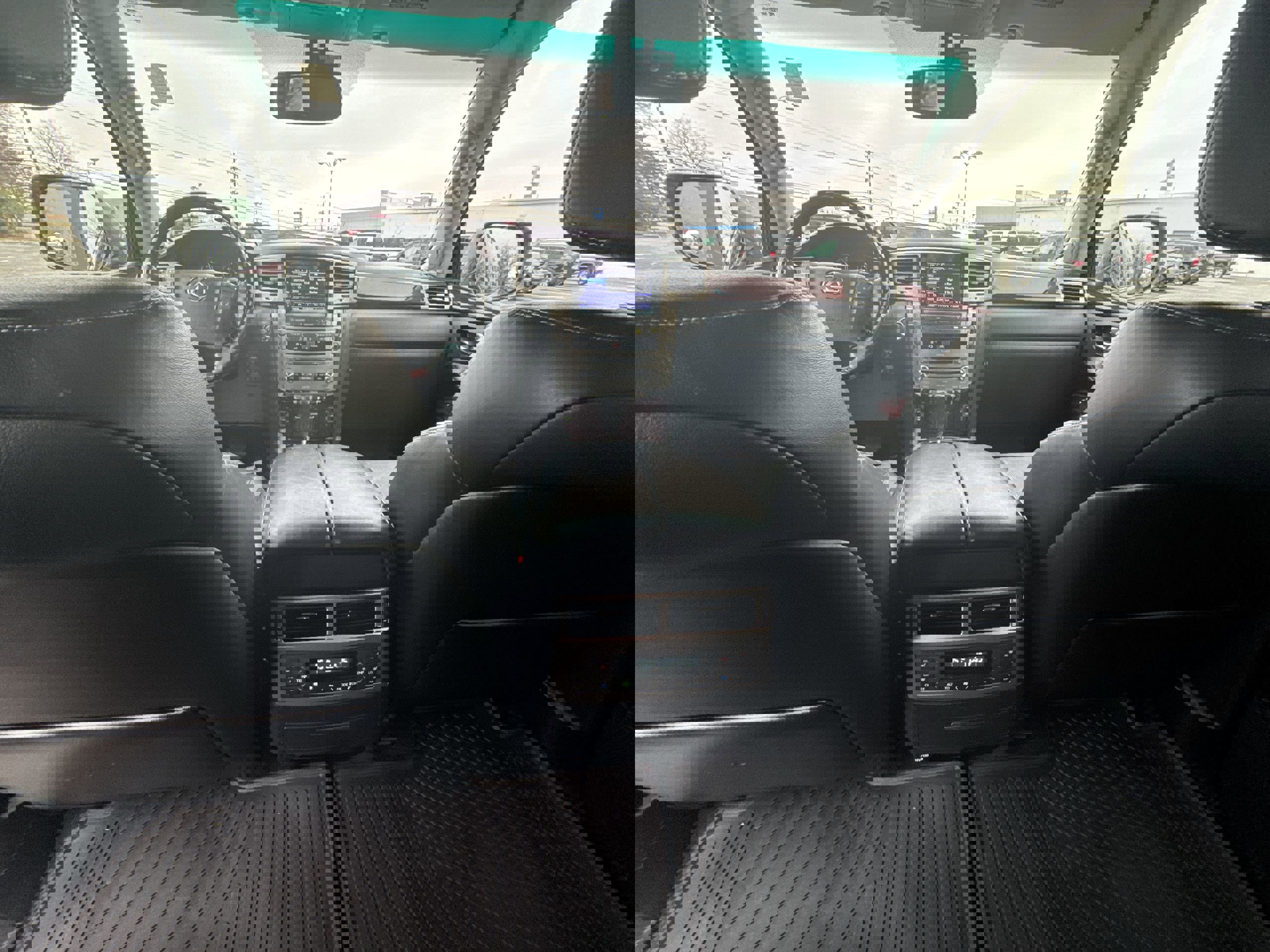 Used 2015 Lexus LX 570 4WD w/ Luxury Package image 22