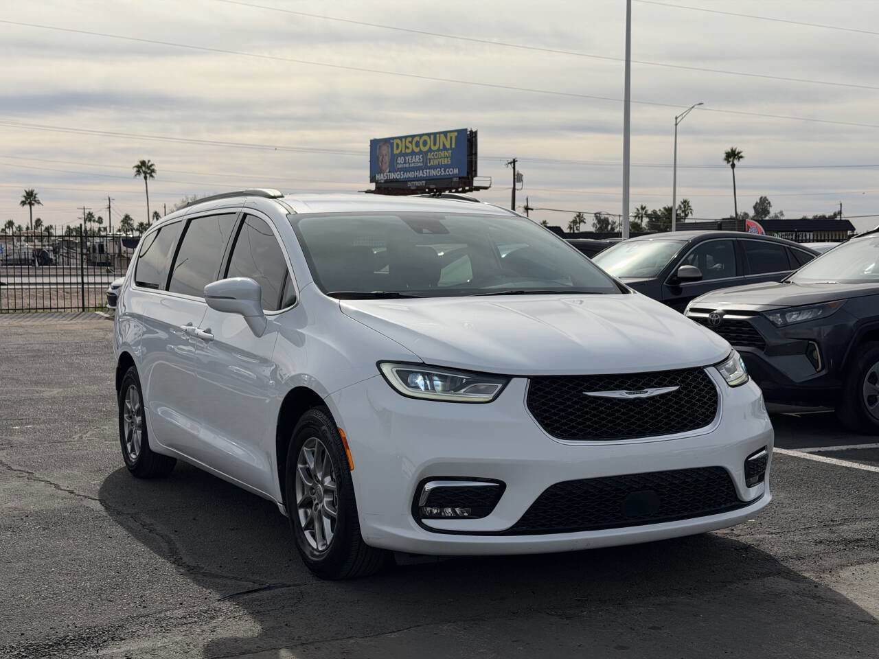 Used 2021 Chrysler Pacifica Touring image 12