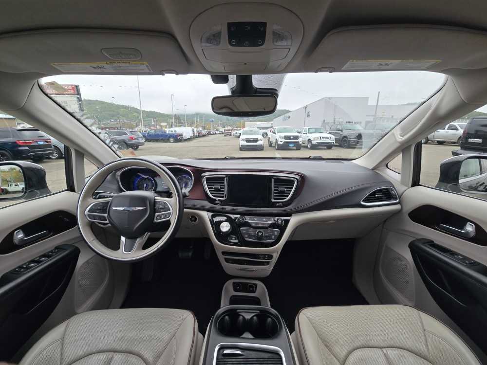 Used 2017 Chrysler Pacifica Limited w/ UConnect Theater Package image 15