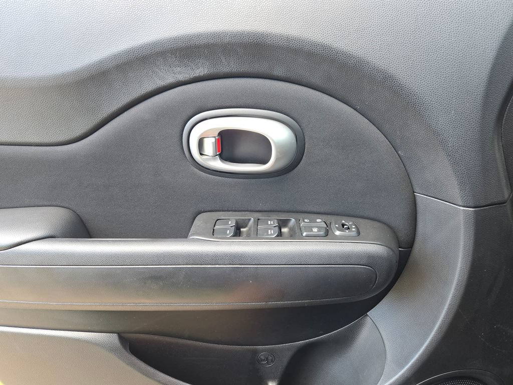 Used 2014 Kia Soul FWD image 18