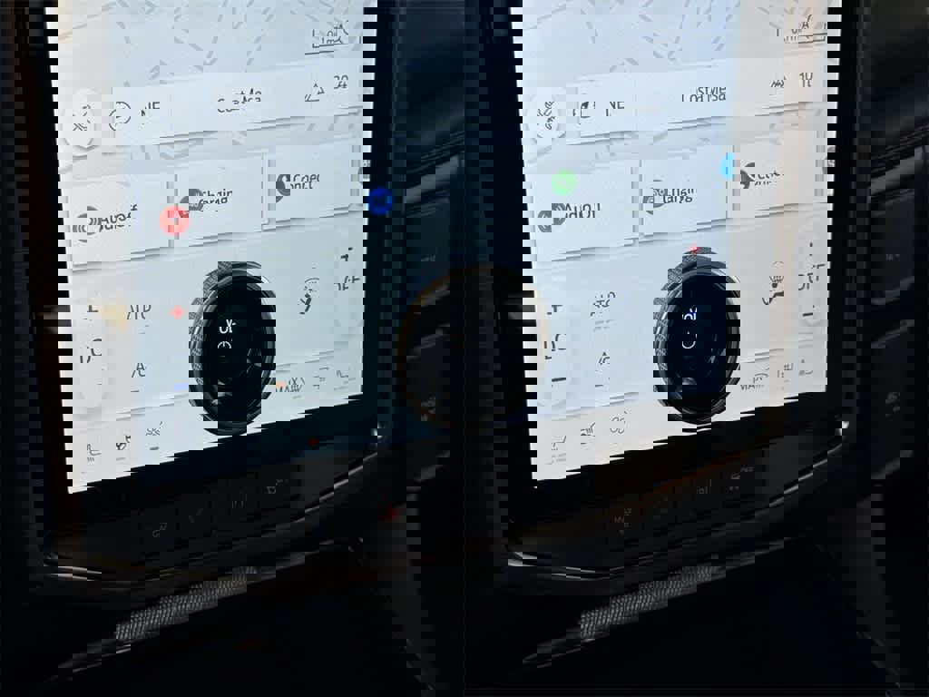 Used 2022 Ford F150 Lightning Lariat image 15